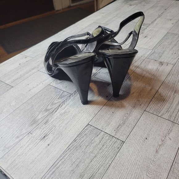 Petra from Neiman Marcus Black Pointed Toe Pump Patent Leather Size 7.5 M - Picture 4 of 7